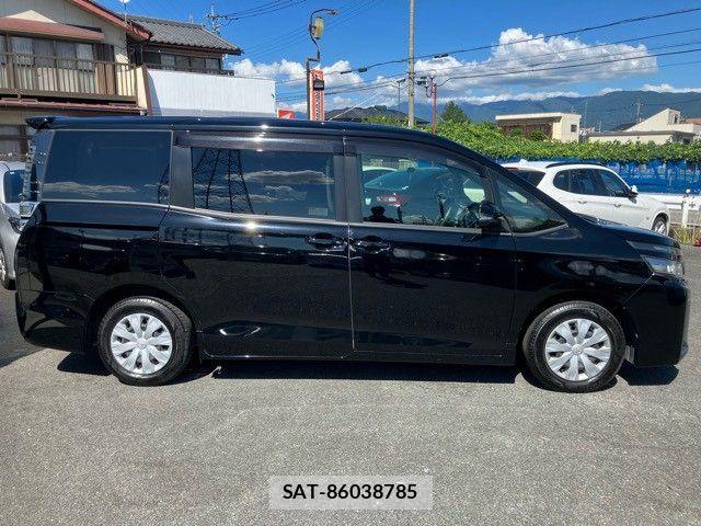 Toyota VOXY 2017-10 8355870-4