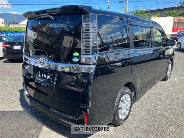 Toyota VOXY 2017-10 8355870-5