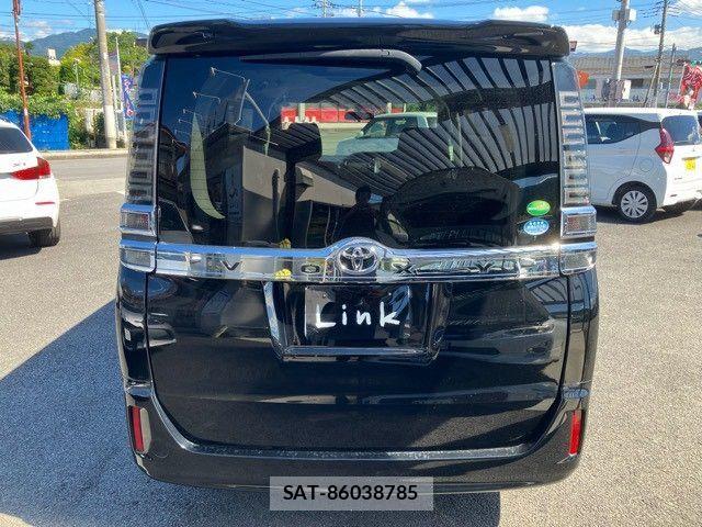 Toyota VOXY 2017-10 8355870-6