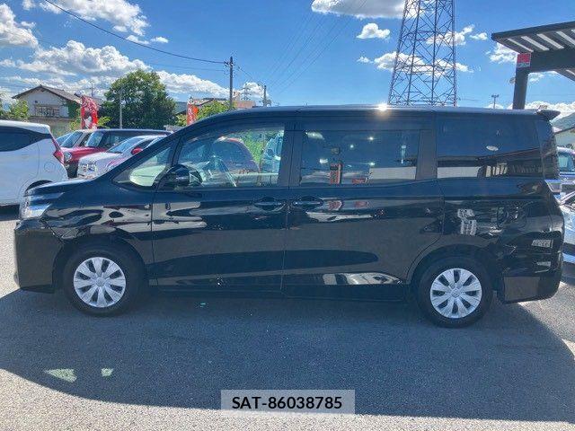 Toyota VOXY 2017-10 8355870-8