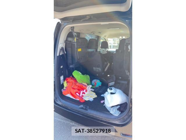 Toyota VOXY 2011-10 8355872-13