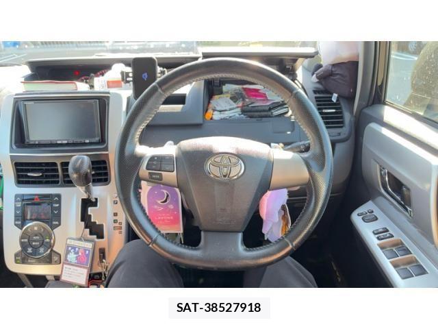 Toyota VOXY 2011-10 8355872-16