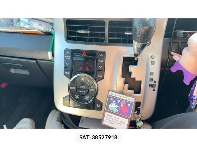 Toyota VOXY 2011-10 8355872-18