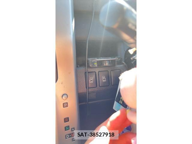 Toyota VOXY 2011-10 8355872-19