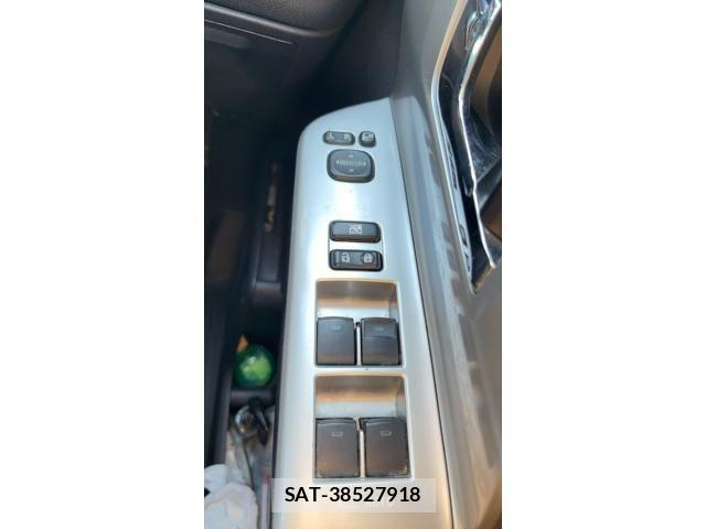 Toyota VOXY 2011-10 8355872-22