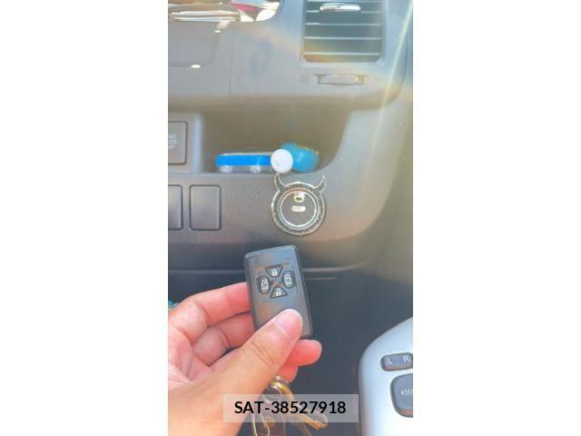Toyota VOXY 2011-10 8355872-23