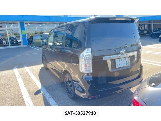 Toyota VOXY 2011-10 8355872-2