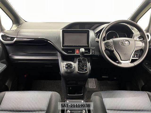 Toyota VOXY 2014-04 8353788-1