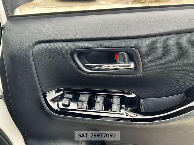Toyota VOXY 2019-02 8355865-9