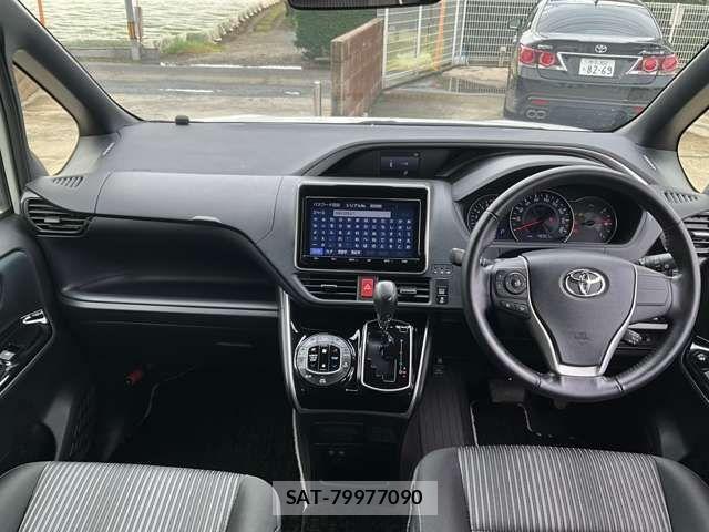 Toyota VOXY 2019-02 8355865-11