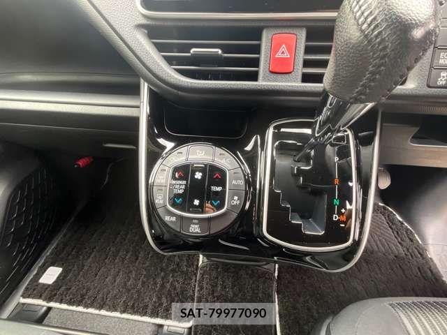 Toyota VOXY 2019-02 8355865-14