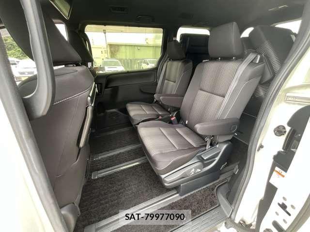 Toyota VOXY 2019-02 8355865-16
