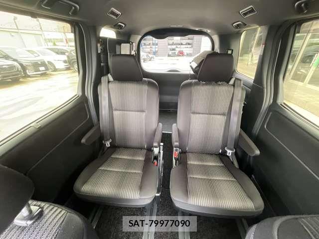 Toyota VOXY 2019-02 8355865-17