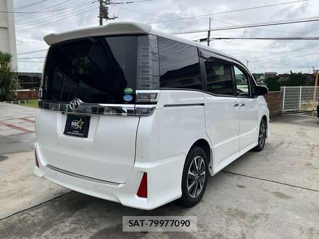 Toyota VOXY 2019-02 8355865-6