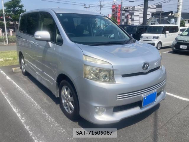 Toyota VOXY 2010-02 8355876-0