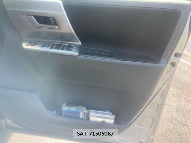 Toyota VOXY 2010-02 8355876-14