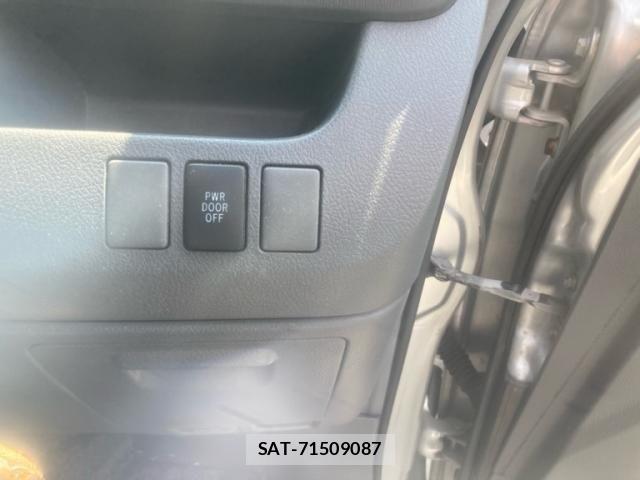 Toyota VOXY 2010-02 8355876-15