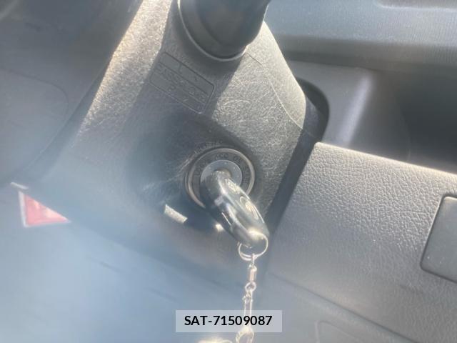 Toyota VOXY 2010-02 8355876-16