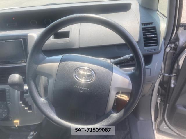 Toyota VOXY 2010-02 8355876-17