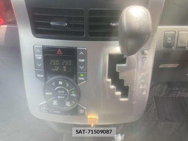 Toyota VOXY 2010-02 8355876-18