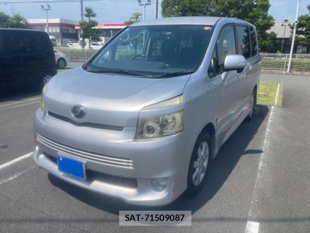 Toyota VOXY 2010-02 8355876-1