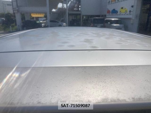 Toyota VOXY 2010-02 8355876-4