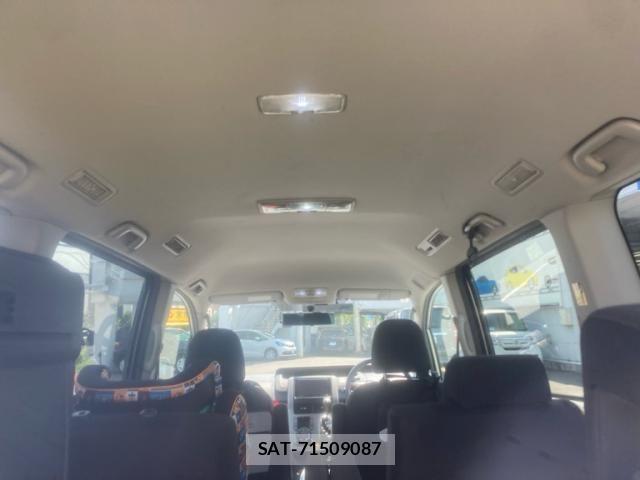 Toyota VOXY 2010-02 8355876-6