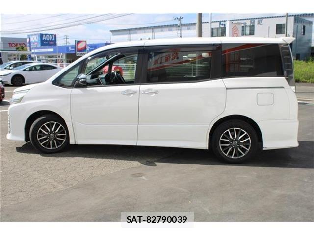 Toyota VOXY 2016-04 8355866-12