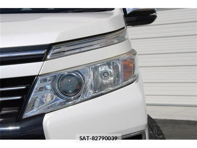 Toyota VOXY 2016-04 8355866-15