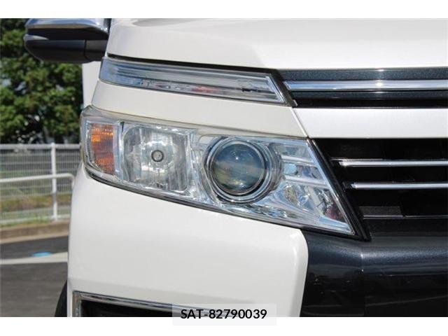 Toyota VOXY 2016-04 8355866-17