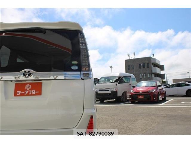 Toyota VOXY 2016-04 8355866-18