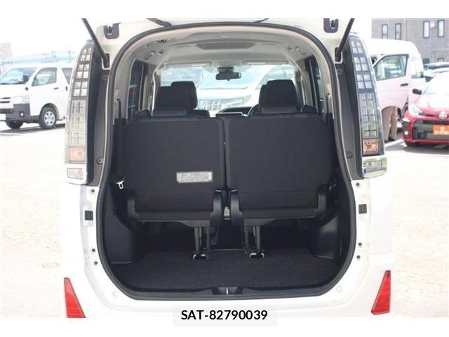 Toyota VOXY 2016-04 8355866-23