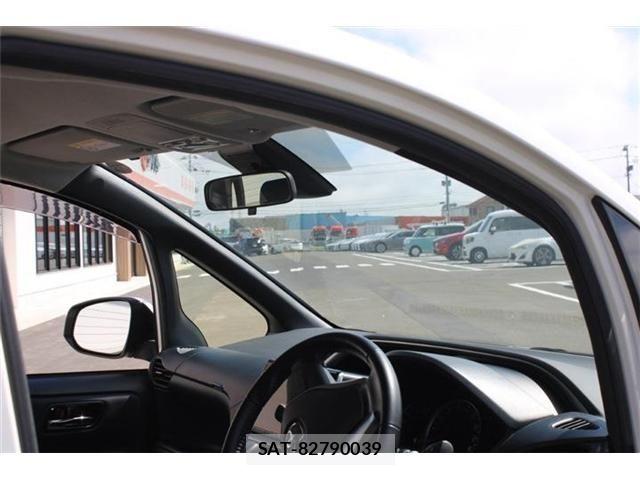 Toyota VOXY 2016-04 8355866-25
