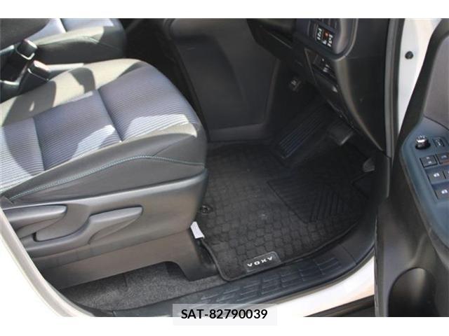 Toyota VOXY 2016-04 8355866-26