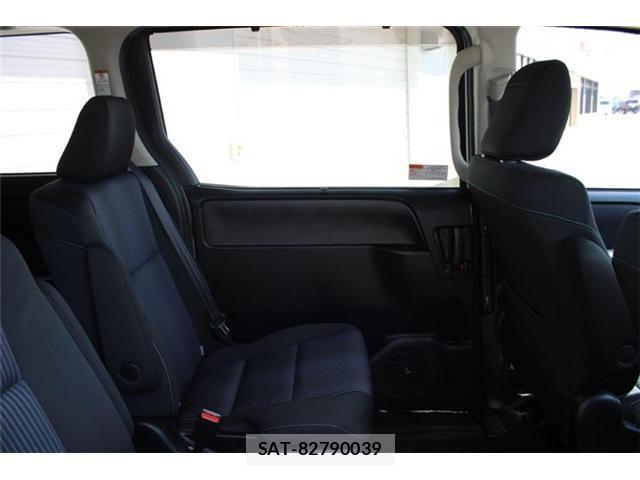 Toyota VOXY 2016-04 8355866-28