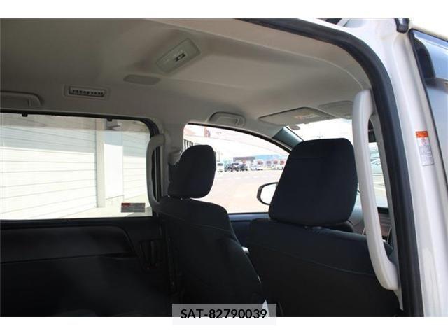 Toyota VOXY 2016-04 8355866-29