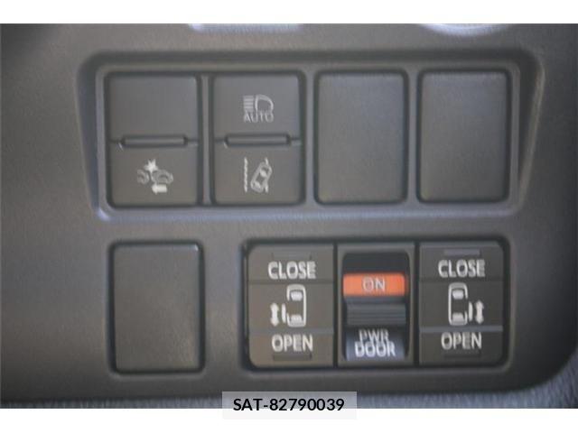Toyota VOXY 2016-04 8355866-3