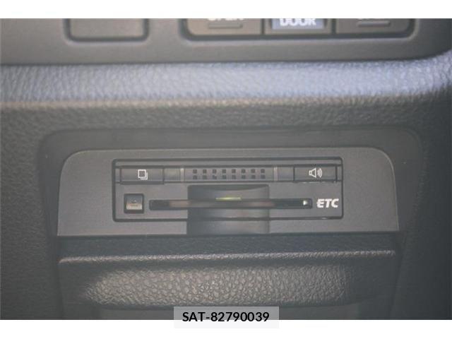 Toyota VOXY 2016-04 8355866-4