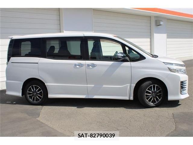 Toyota VOXY 2016-04 8355866-8