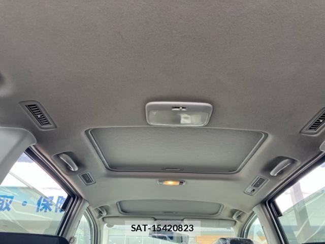 Toyota VOXY 2006-05 8355877-11