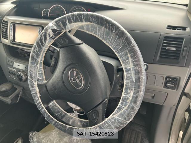 Toyota VOXY 2006-05 8355877-12