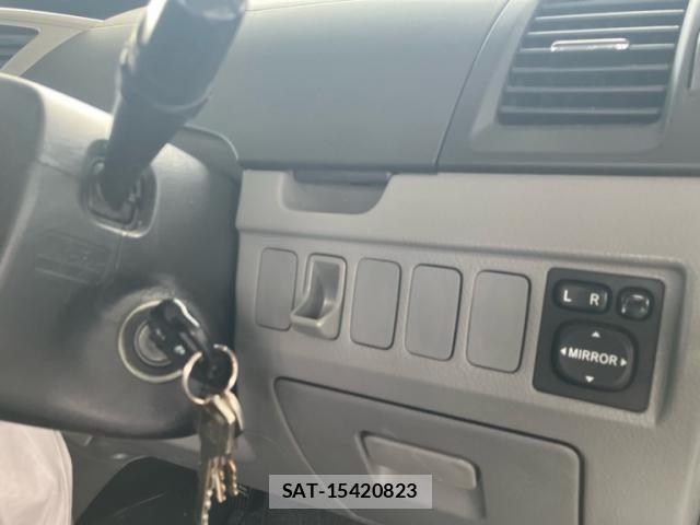 Toyota VOXY 2006-05 8355877-14