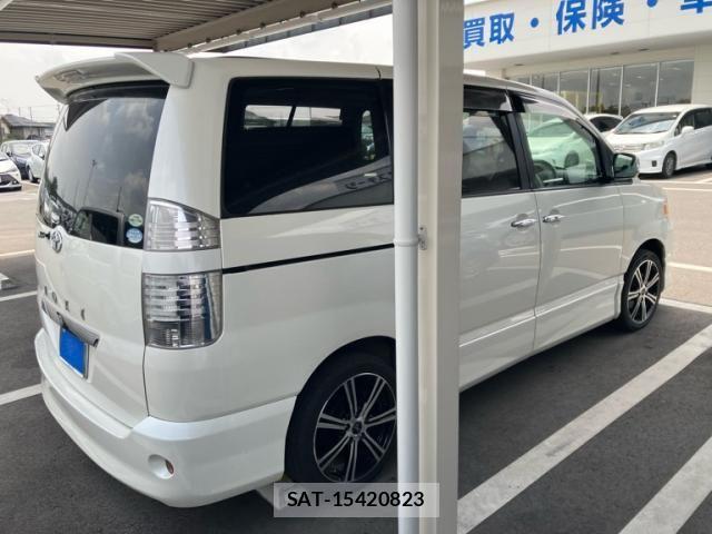 Toyota VOXY 2006-05 8355877-2