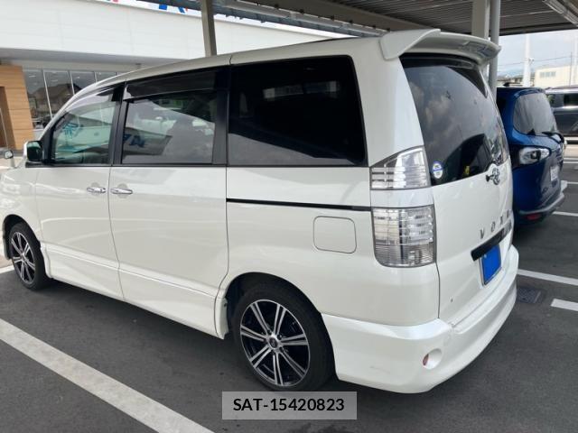 Toyota VOXY 2006-05 8355877-3