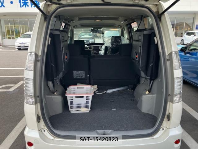 Toyota VOXY 2006-05 8355877-5