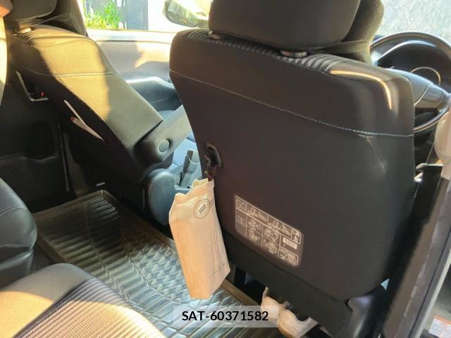 Toyota VOXY 2014-07 8355871-13