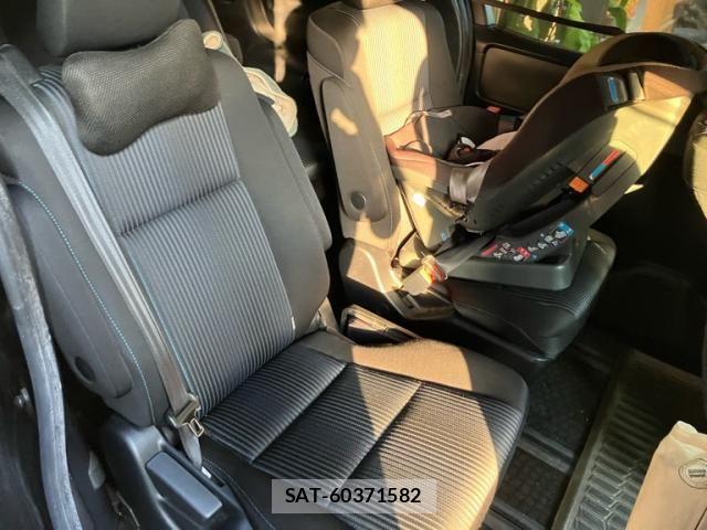 Toyota VOXY 2014-07 8355871-14