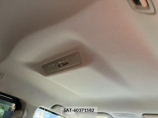 Toyota VOXY 2014-07 8355871-15