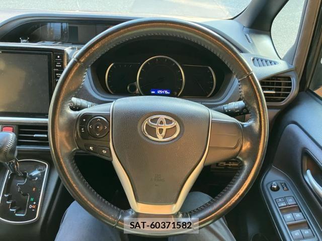 Toyota VOXY 2014-07 8355871-17