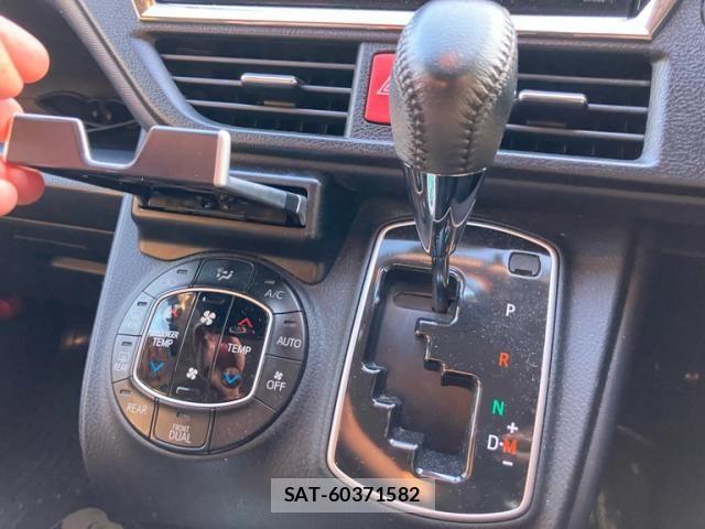Toyota VOXY 2014-07 8355871-18